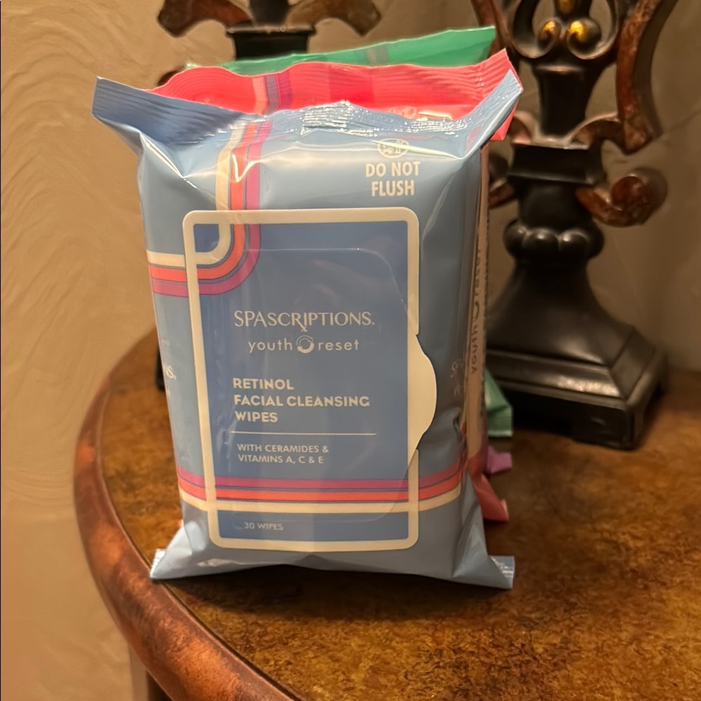 Youth Reset Facial Cleansing Wipes - Multi-Color Pack - Picture 2 of 5